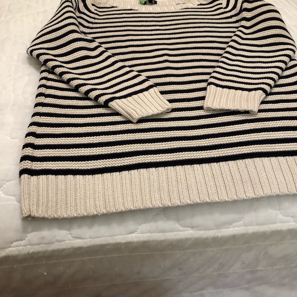 Warm and snuggly on a Fall night…100% cotton thick weave, long sleeve sweater🧣 - Picture 6 of 7